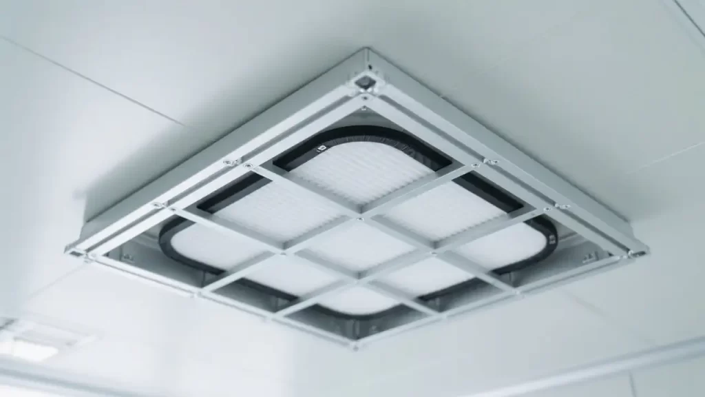 Realistic view of cleanroom ceiling: 6063-T5 aluminum profiles form a grid frame, HEPA filters fit into T-slots with EPDM gaskets, and plenum side panels are anodized aluminum, showing "filtration+diffusion" integration.