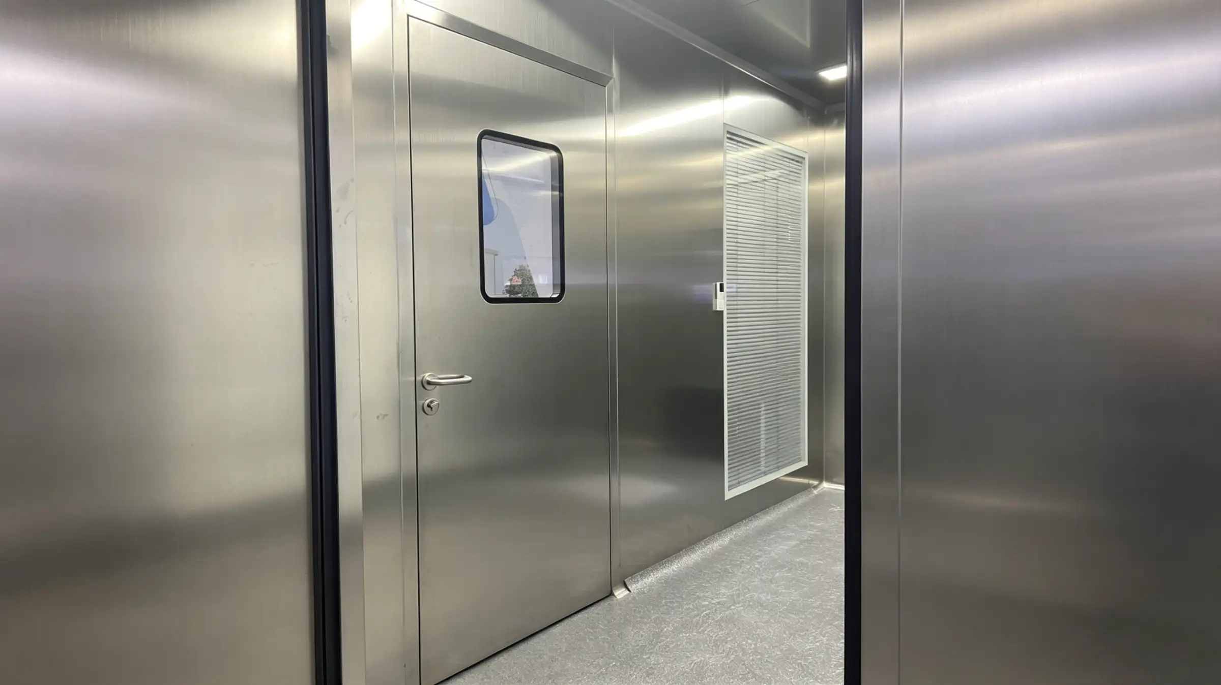 Full SUS304 steel cleanroom single door inside pharmaceutical Grade A/B core production cleanroom, metal wall panels, sealed small sight glass.